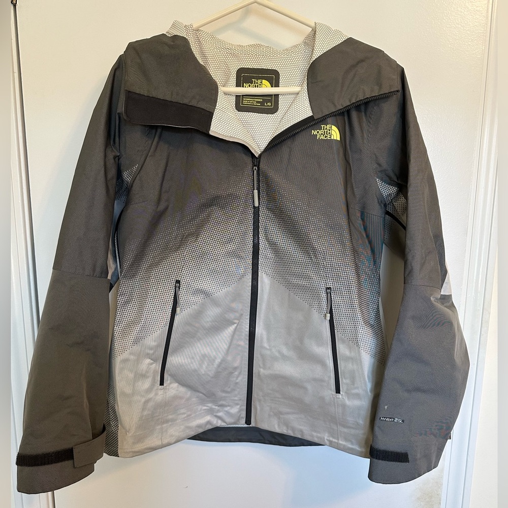 The North Face Women’s Hyvent Rainjacket Sz L silver gray